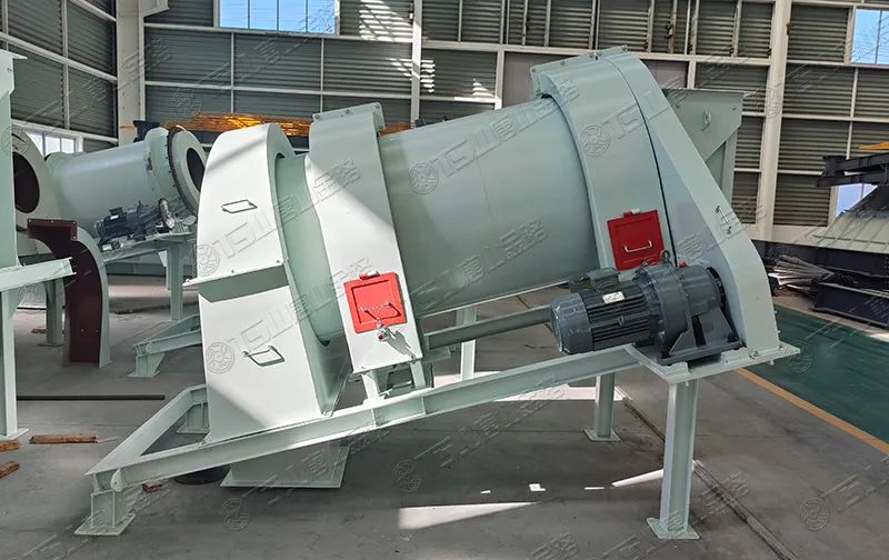 機(jī)制砂防離析、防揚(yáng)塵，有經(jīng)驗(yàn)的砂廠都在用加濕拌和機(jī)