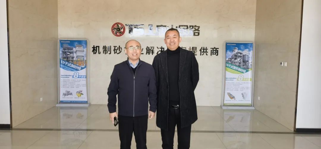 山東省砂石協(xié)會專職副秘書長陳文蒞臨唐山金路，考察特細砂制砂樓